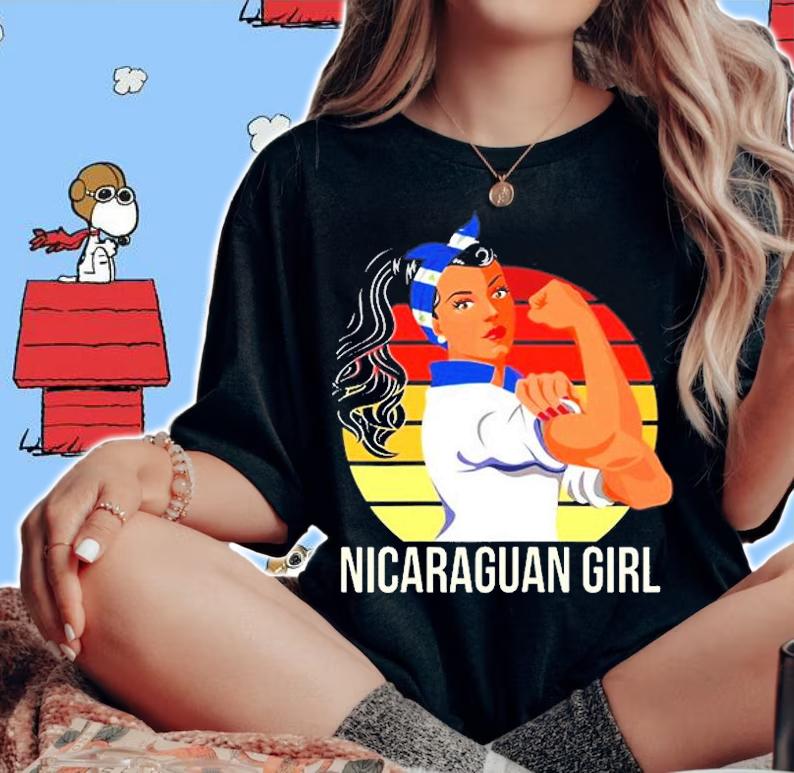 Nicaragua Flag Nicaraguan Girl Gif T-Shirt t-shirt