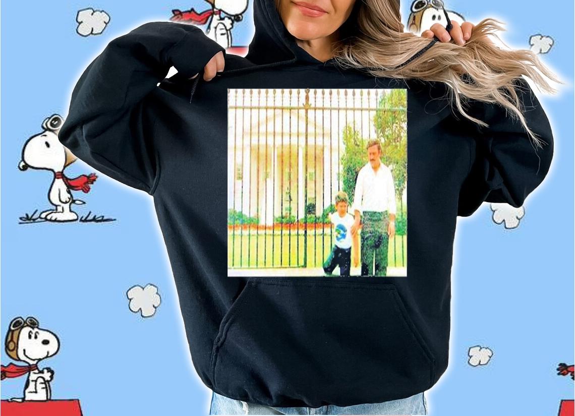 Pablo Escobar In Front The White House While The Whole Country Is Looking For Him T-Shirt t-shirt hoodie
