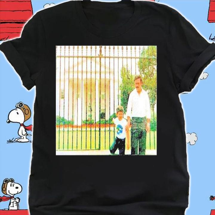 Pablo Escobar In Front The White House While The Whole Country Is Looking For Him T-Shirt t-shirt shirt