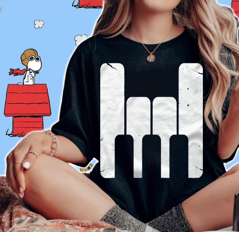 Keyboard Pianist Funny Musician Piano Rock Music Gift Shirt t-shirt