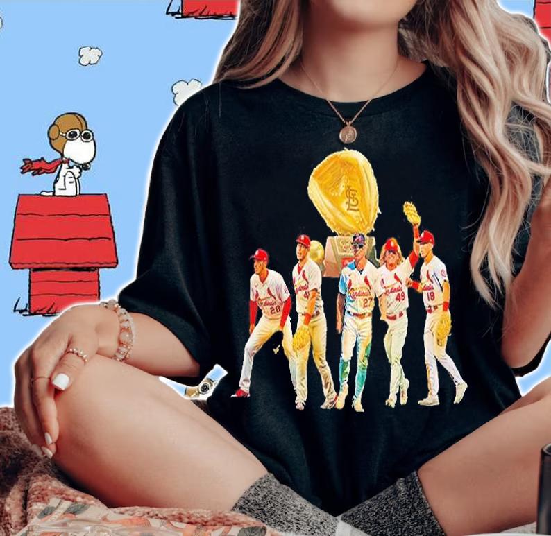 The St Louis Cardinals Flash That Golden Leather MLB T-Shirt woman shirt